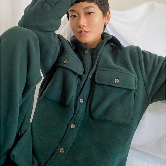 Aritzia TNA scarab dark green Virgil polar padded shirt jacket sz 2 preloved - Picture 10 of 13